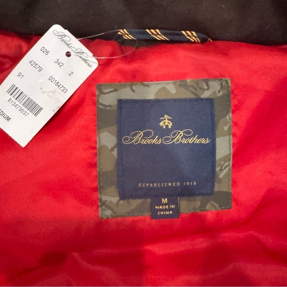 BROOKS BROTHERS Duck Down Puffer Vest Full Zip Printed Horse Camo Sz M NWT - Picture 4 of 6